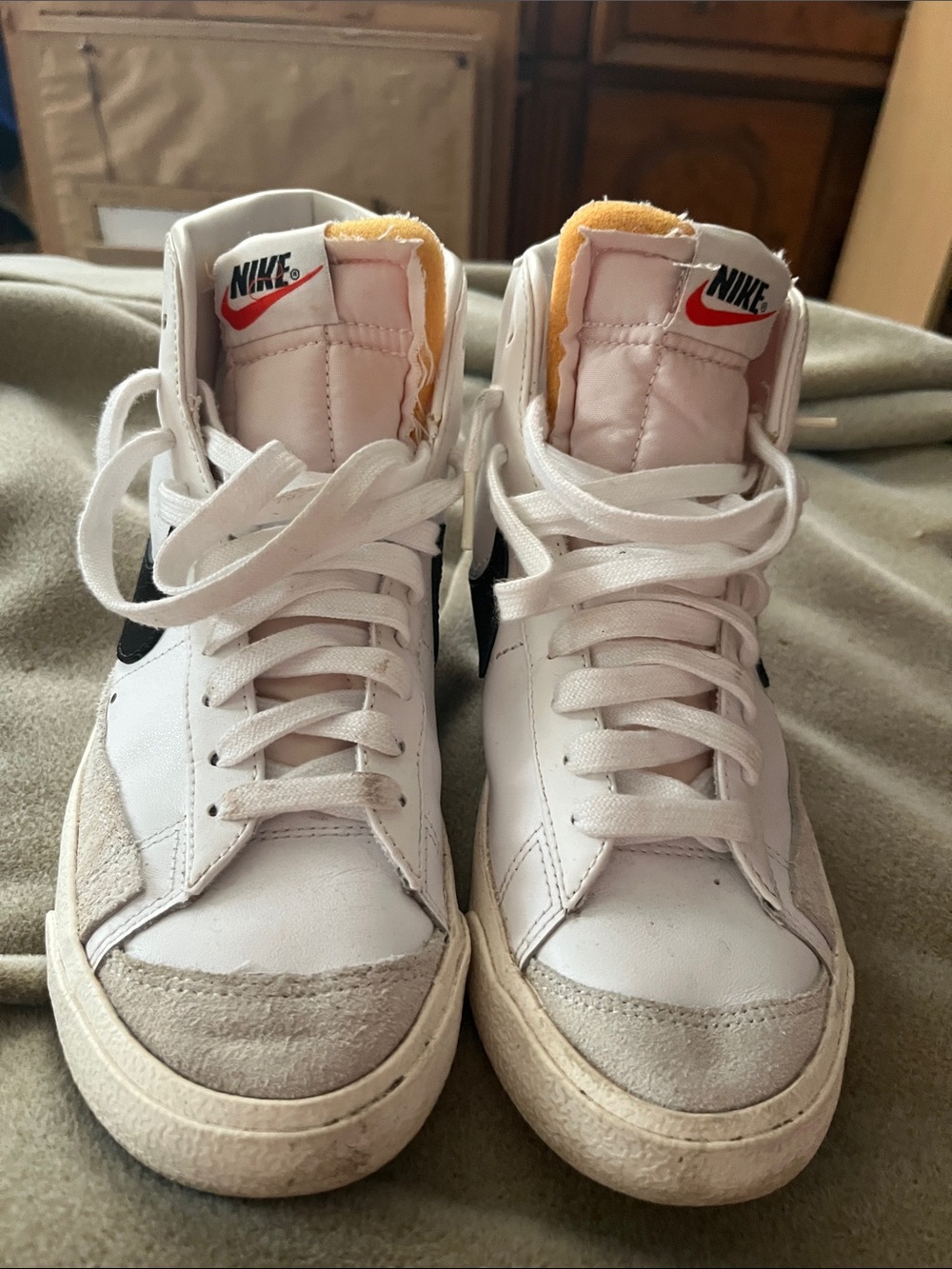 Nike Women’s CZ1055-100 Size 7.5 Vintage